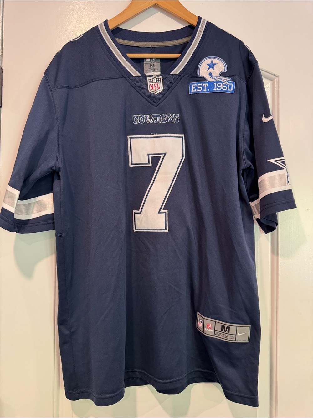 NFL Dallas Cowboys Navy Diggs #7 Football Jersey Size Medium